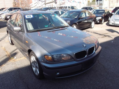 2005 BMW 325  i