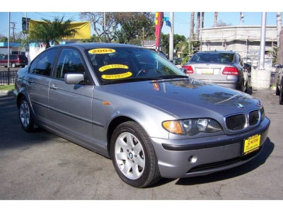 2004 BMW 325  i