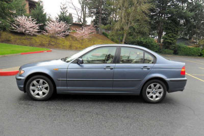 2003 BMW 325  xi