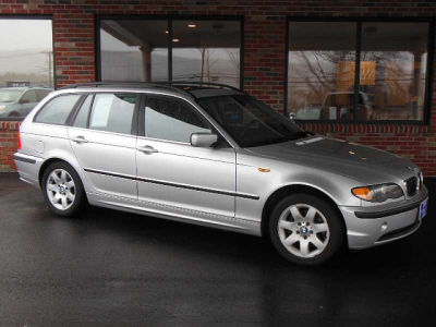 2004 BMW 325  xiT