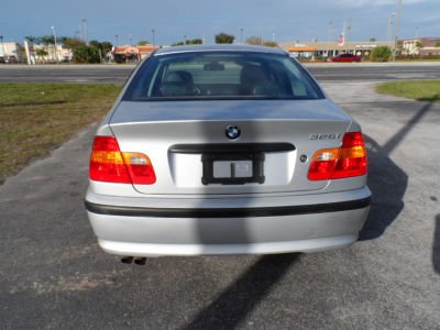 2004 BMW 325  i