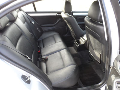 2004 BMW 325  i