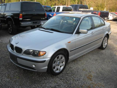 2005 BMW 325  xi