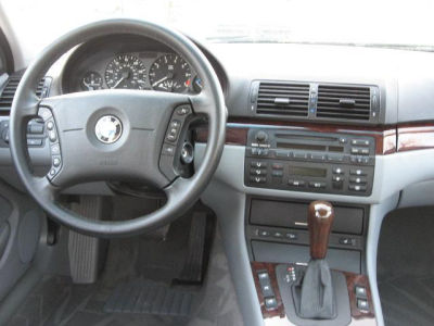 2005 BMW 325  xi