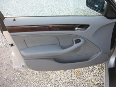 2005 BMW 325  xi