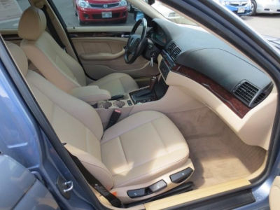 2005 BMW 325  i