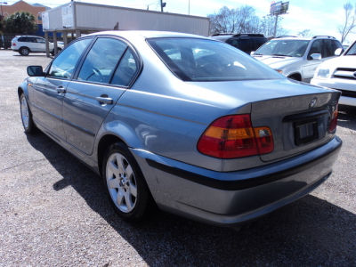 2005 BMW 325  i