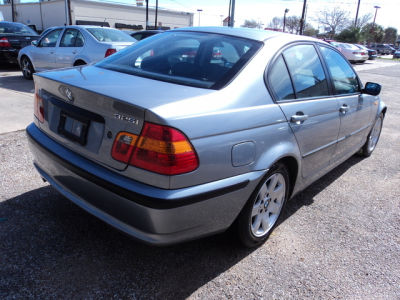 2005 BMW 325  i