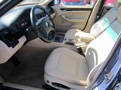 2005 BMW 325  xi