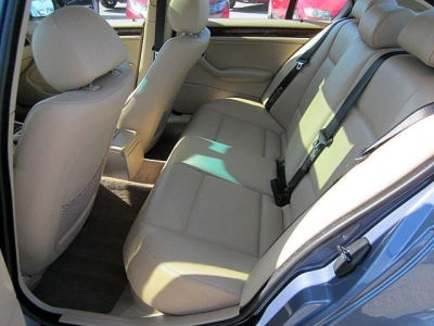 2005 BMW 325  xi