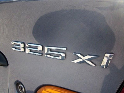 2005 BMW 325  xi