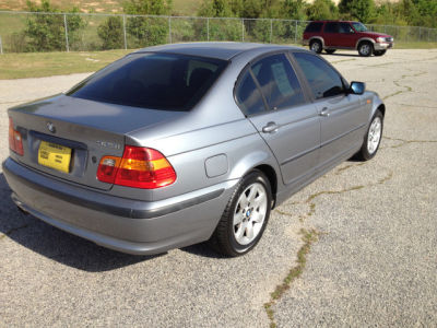 2004 BMW 325  i