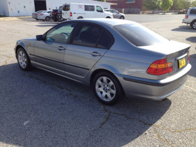2004 BMW 325  i