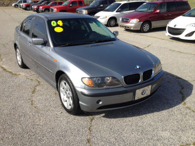 2004 BMW 325  i