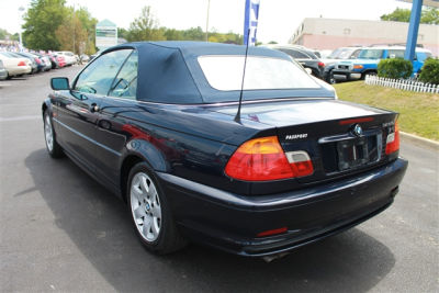 2001 BMW 325  Ci