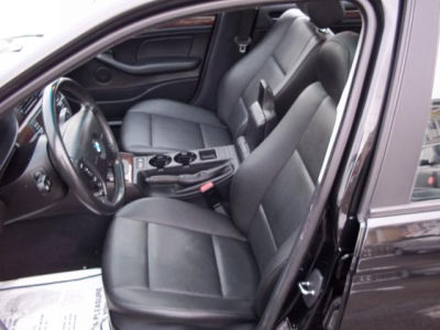 2003 BMW 325  xi