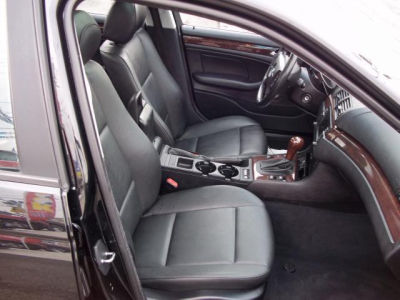2003 BMW 325  xi