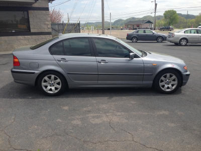 2005 BMW 325  i