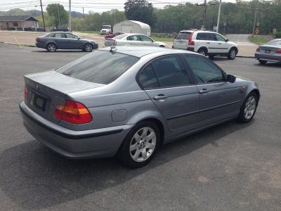 2005 BMW 325  i