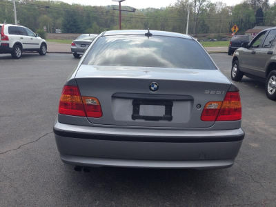 2005 BMW 325  i