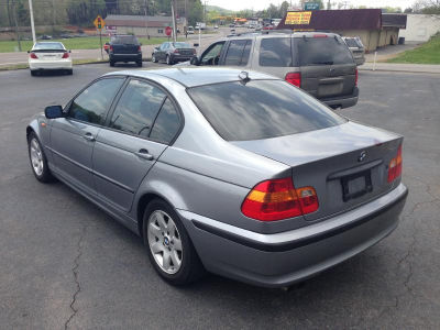 2005 BMW 325  i