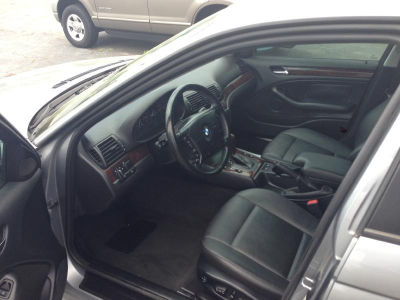 2005 BMW 325  i