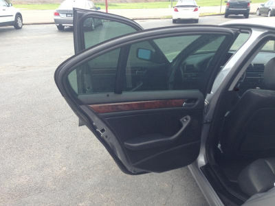 2005 BMW 325  i