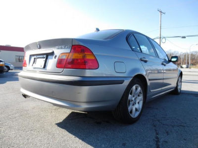 2005 BMW 325  xi