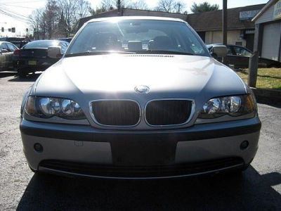2004 BMW 325  i