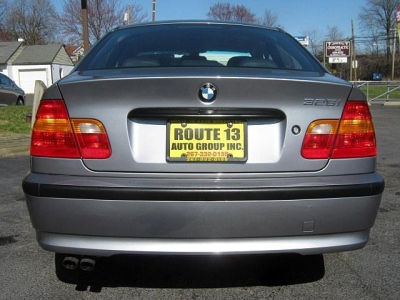 2004 BMW 325  i