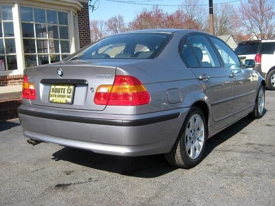 2004 BMW 325  i