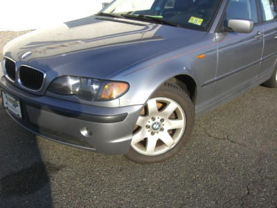 2004 BMW 325  xi