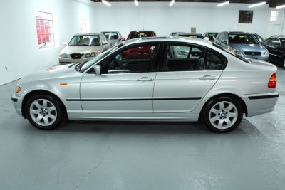 2004 BMW 325  i