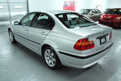 2004 BMW 325  i