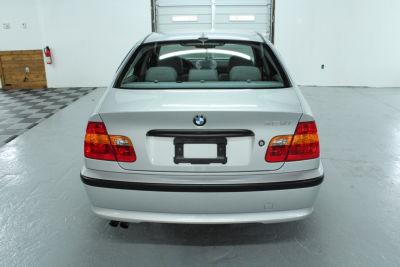 2004 BMW 325  i