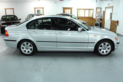 2004 BMW 325  i
