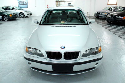 2004 BMW 325  i