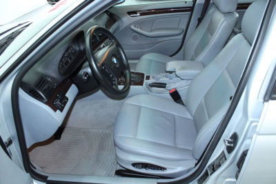 2004 BMW 325  i