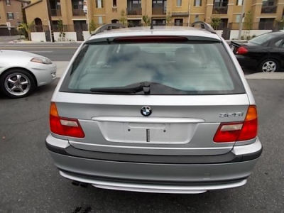 2003 BMW 325  iT