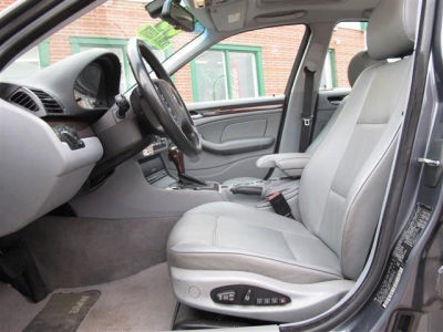 2003 BMW 325  xi