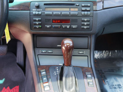 2002 BMW 325  i