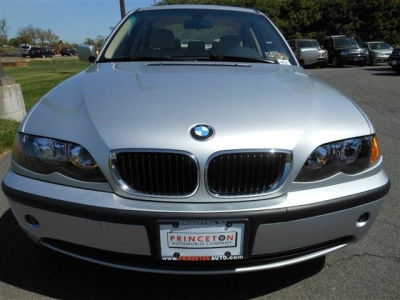 2004 BMW 325  xi
