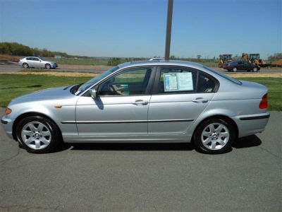 2004 BMW 325  xi