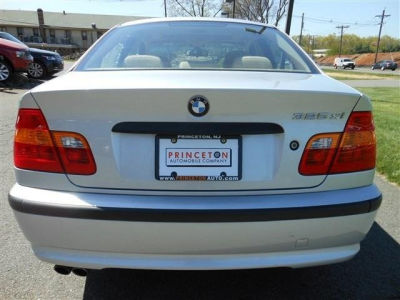 2004 BMW 325  xi