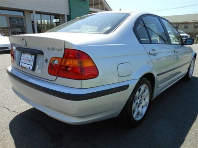 2004 BMW 325  xi