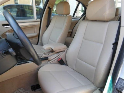 2004 BMW 325  xi