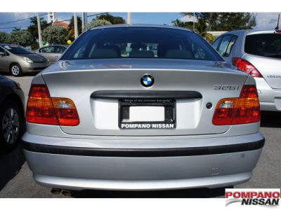 2005 BMW 325  i