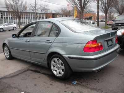 2003 BMW 325  i
