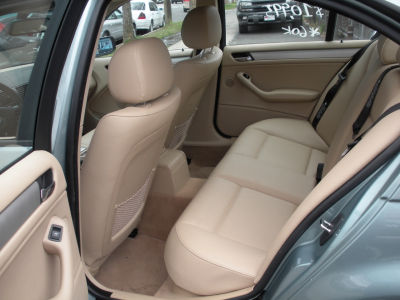 2003 BMW 325  i