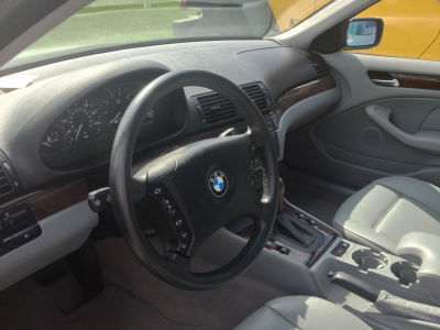 2003 BMW 325  i